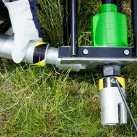 Insérer la jambe de force comme ci-contre