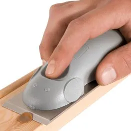 Etape 3 : Enlevez les excès de colle