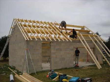 Pose des éléments de charpente