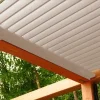 Chéneaux SUNDIY beige sable sur pergola bioclimatique avec lames en aluminium